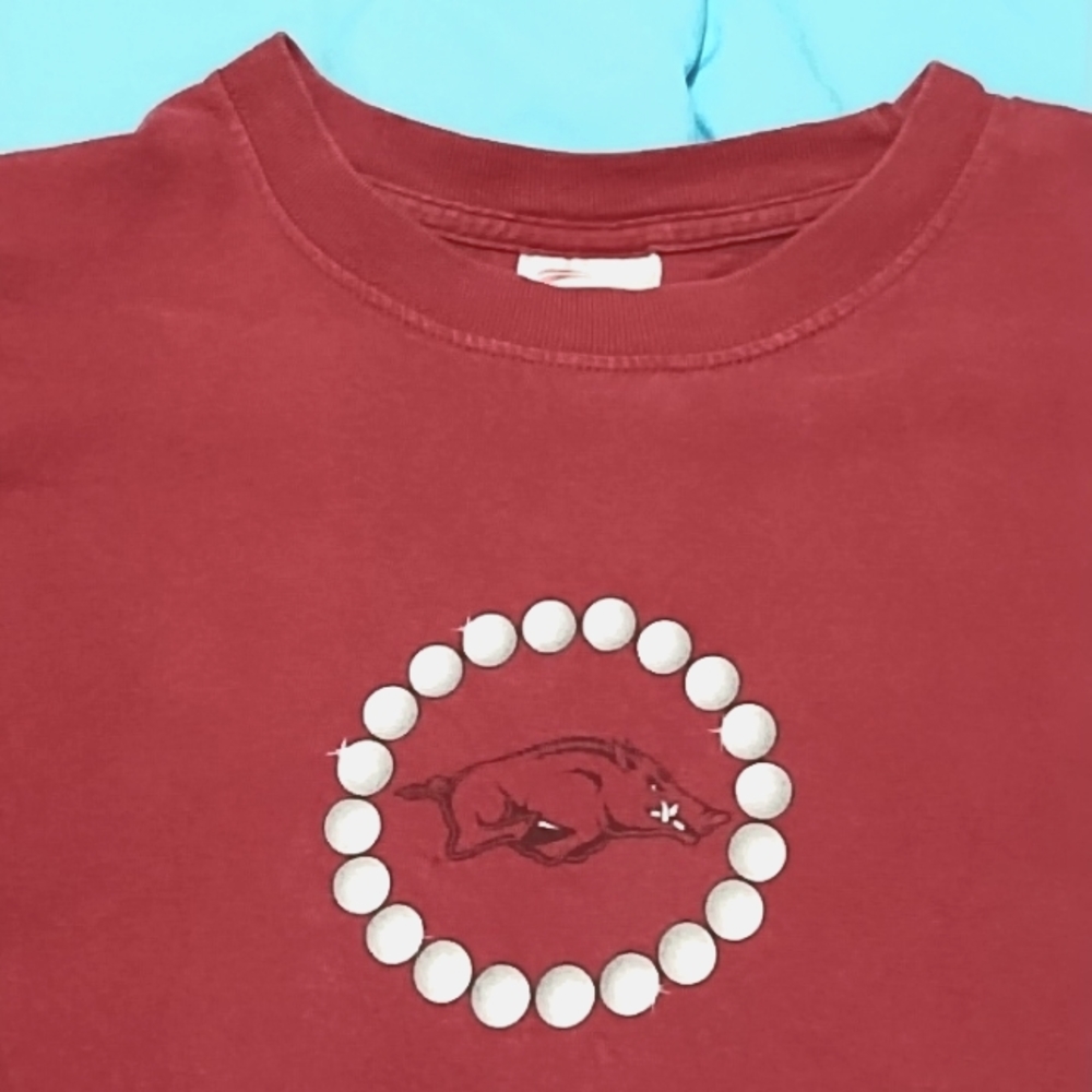 Women's Arkansas Razorback tee. Hog encircled by pearls on front poem on back. L